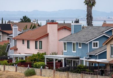 30-year fixed mortgage rate tops 7% for the first time in over a year